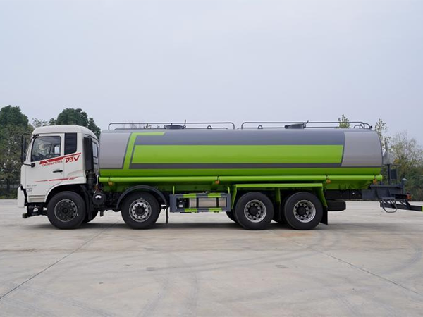 东风25-28方洒水车