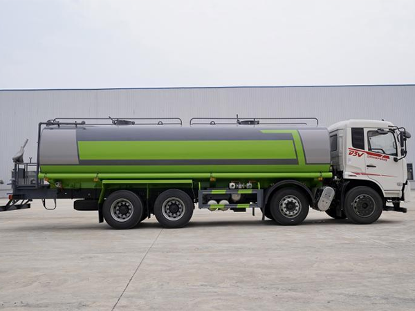 东风25-28方洒水车