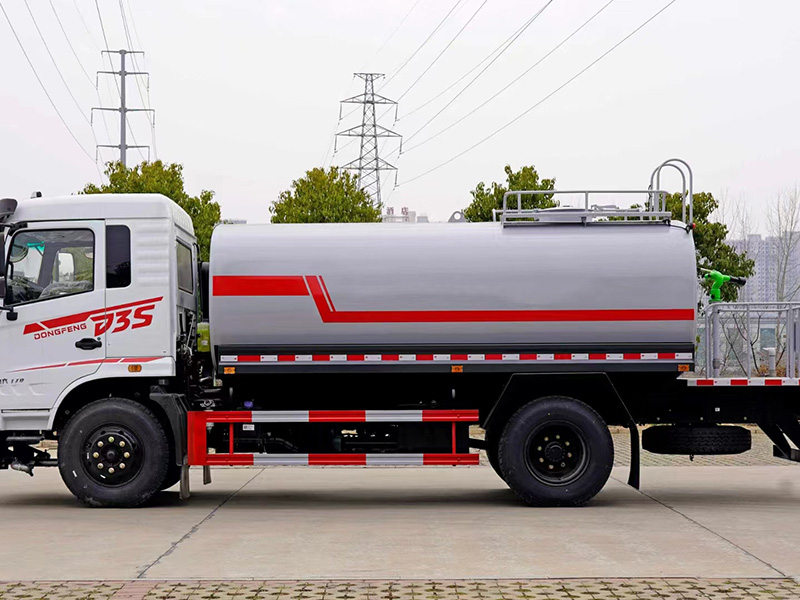 东风D3 12方洒水车