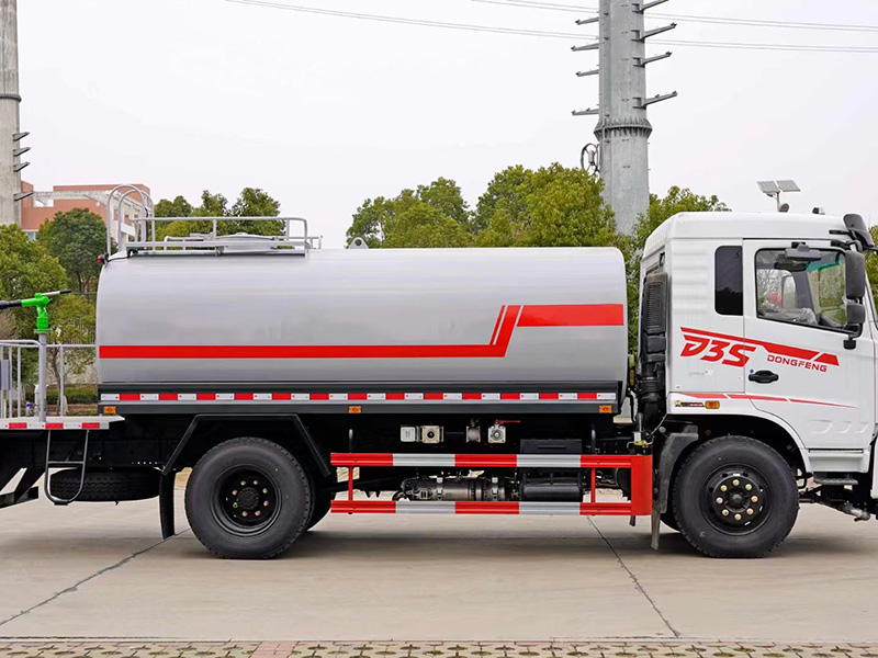 东风D3 12方洒水车