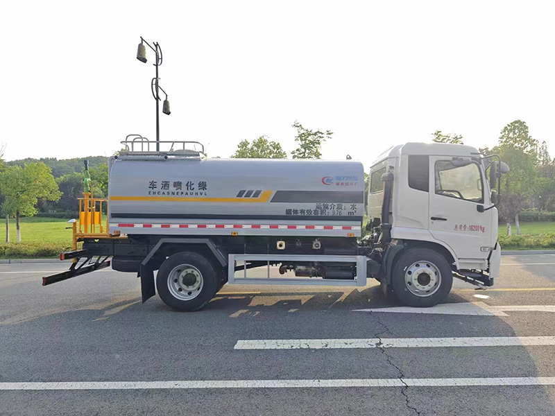 东风天锦12方洒水车