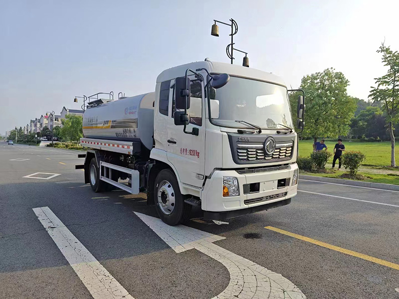 东风天锦12方洒水车