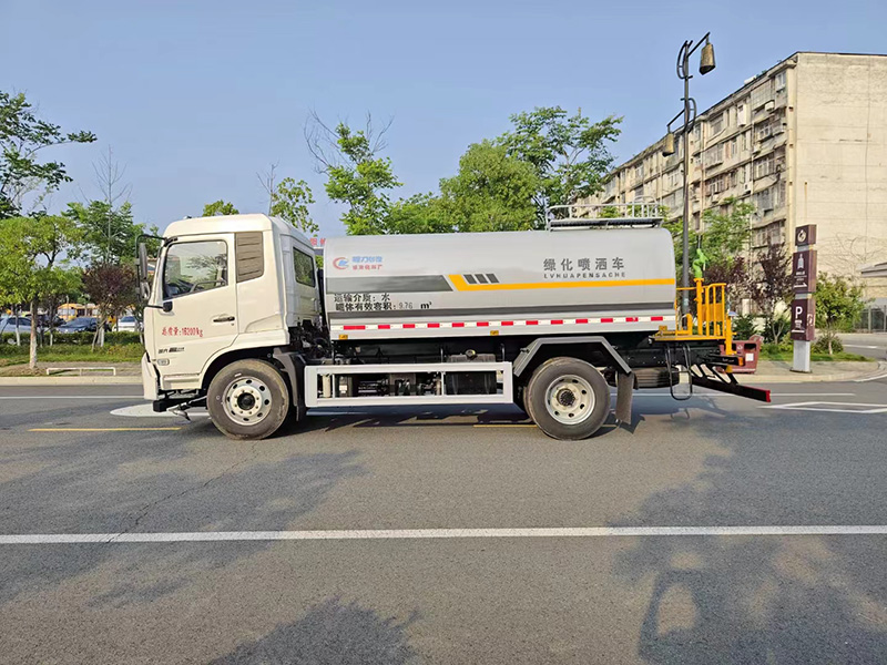 东风天锦12方洒水车