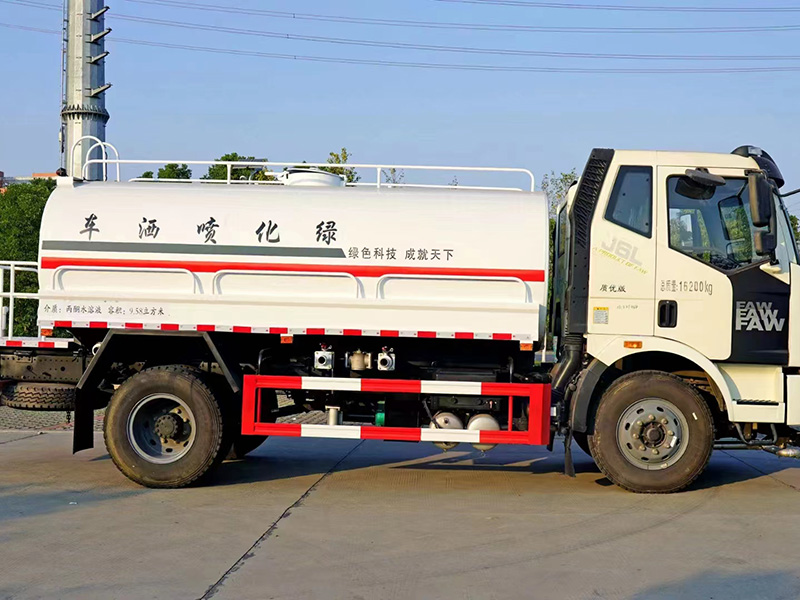 解放13方洒水车
