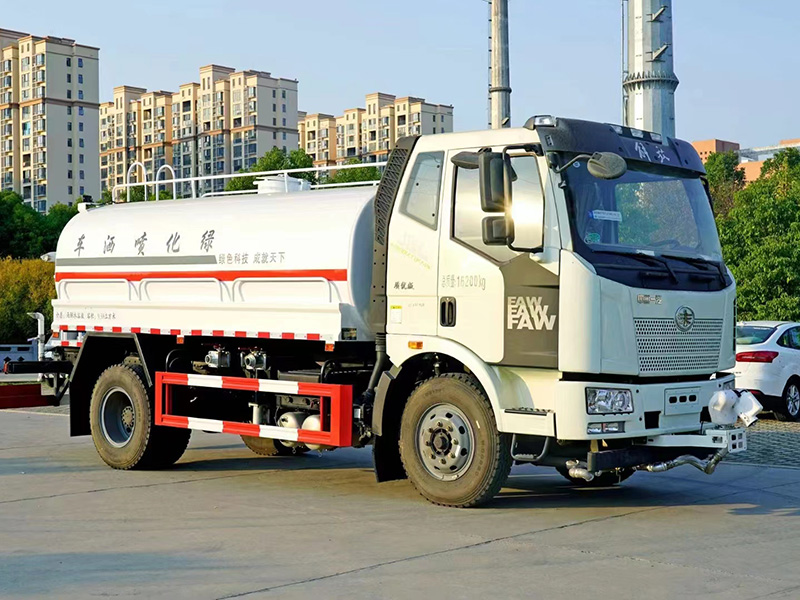 解放13方洒水车