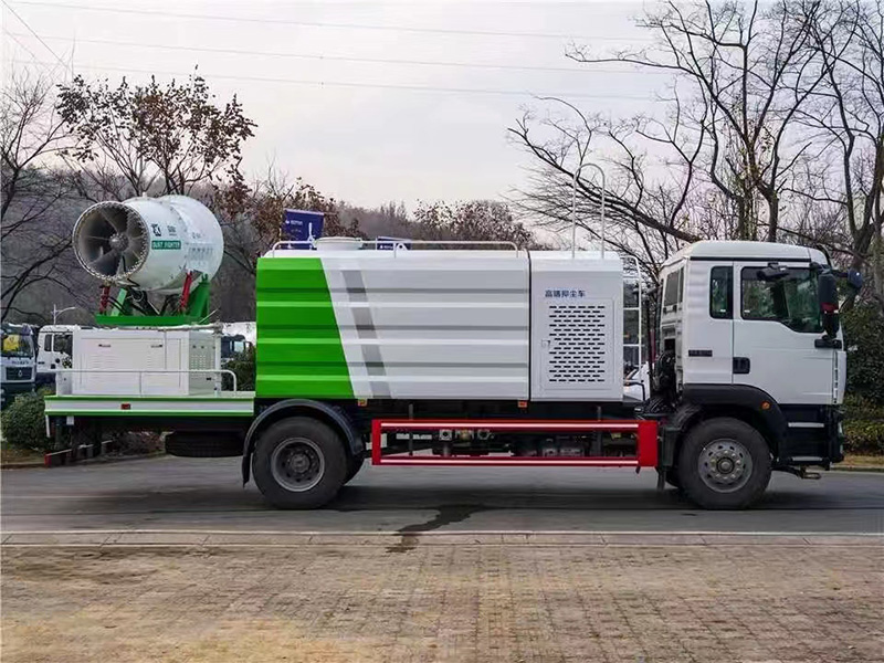 重汽汕德卡后双桥抑尘车