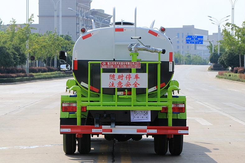 东风小多利卡5吨洒水车国六