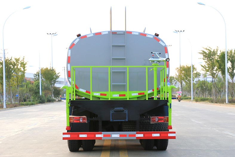 东风D3L后八轮20吨洒水车​国六