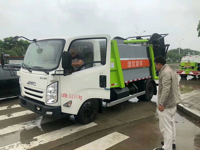 江铃凯锐7方无泄漏后装压缩垃圾车