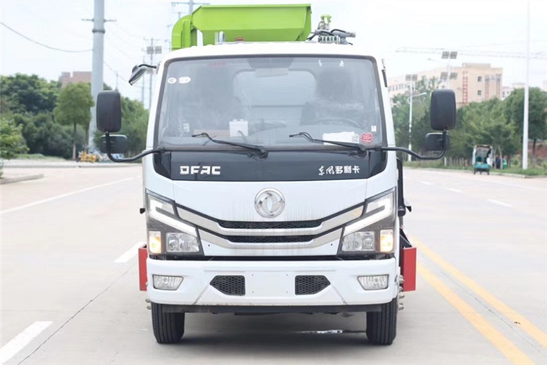 东风多利卡5方餐厨垃圾车（方罐）国六