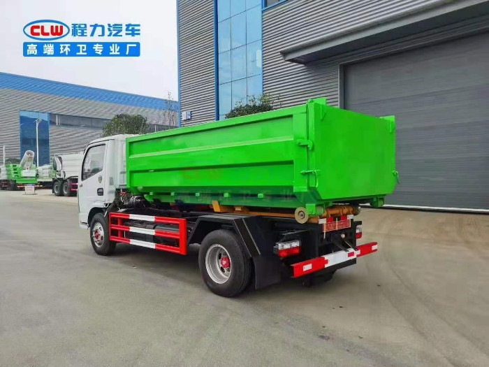 国6小多利卡钩臂垃圾车