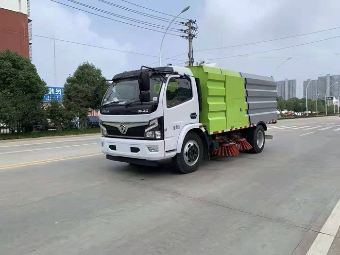 东风大福瑞卡国六8吨扫路车
