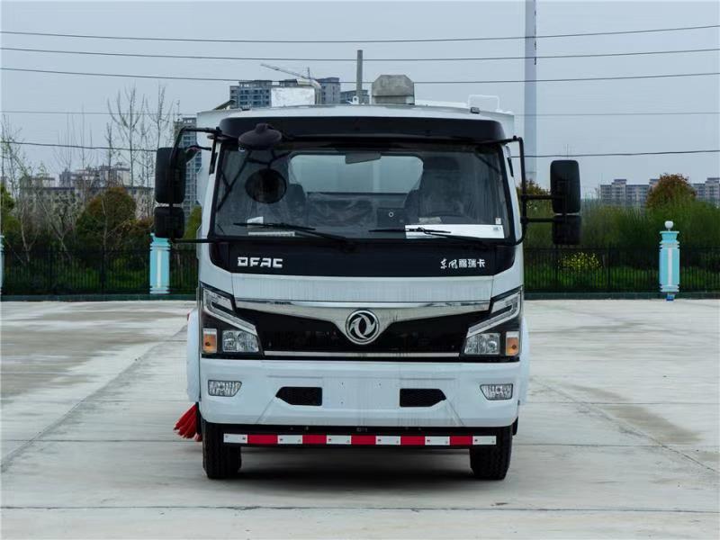东风大福瑞卡国六8吨扫路车