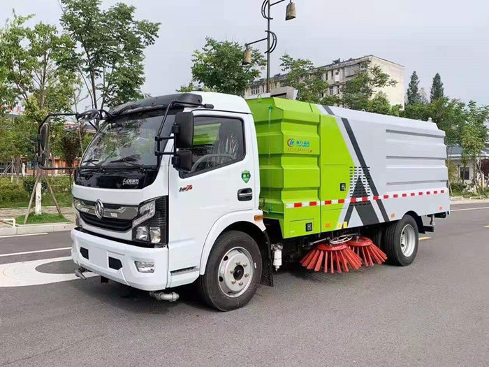 东风大多利卡8吨扫路车国六