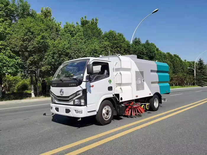 东风小多利卡6方洗扫车