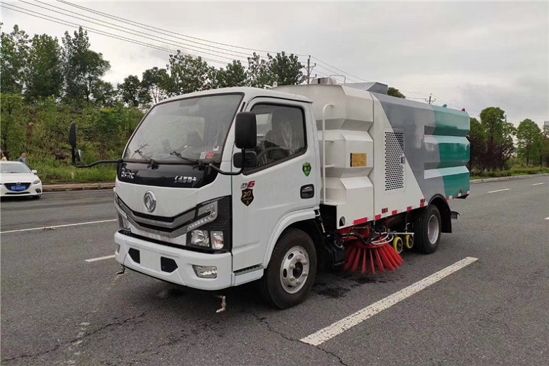 东风小多利卡6方洗扫车