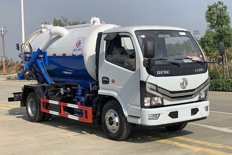 东风小多利卡5方国六吸污车