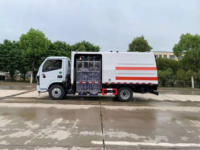 东风小多利卡护栏清洗车