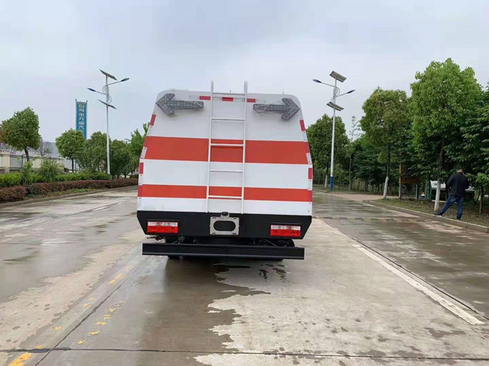 东风小多利卡护栏清洗车