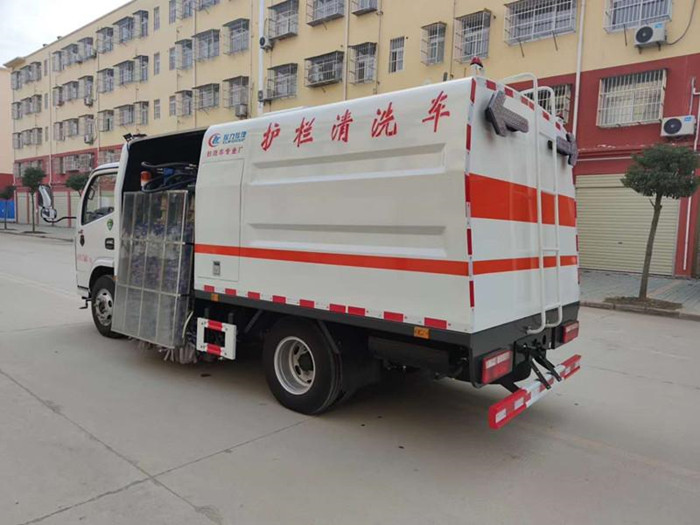 东风小福瑞卡护栏清洗车
