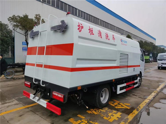 东风小福瑞卡护栏清洗车