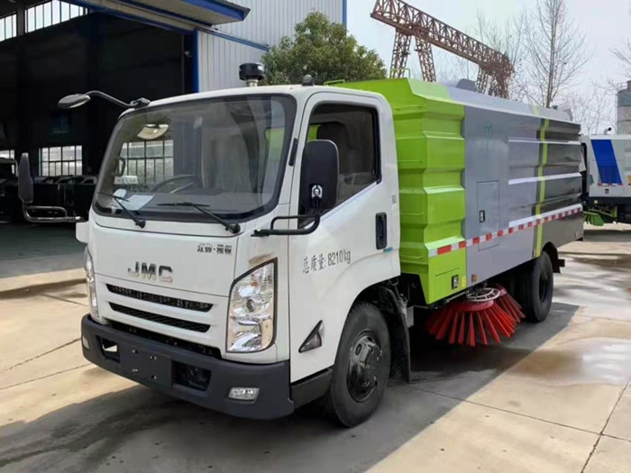 江铃8方扫路车