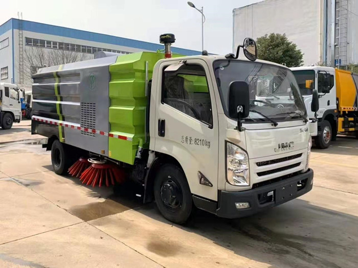 江铃8方扫路车