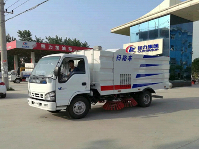  庆铃五十铃扫路车