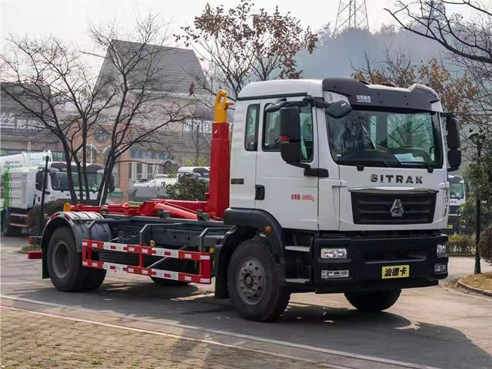 重汽汕德卡单桥套臂垃圾车