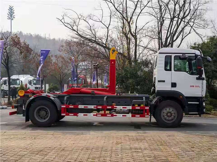 重汽汕德卡单桥套臂垃圾车