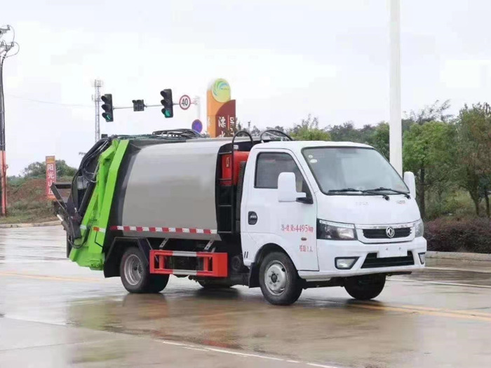 东风途逸4方蓝牌压缩垃圾车