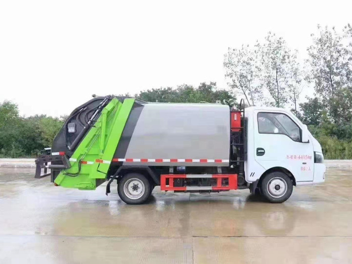 东风途逸4方蓝牌压缩垃圾车