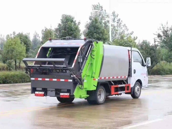 东风途逸4方蓝牌压缩垃圾车