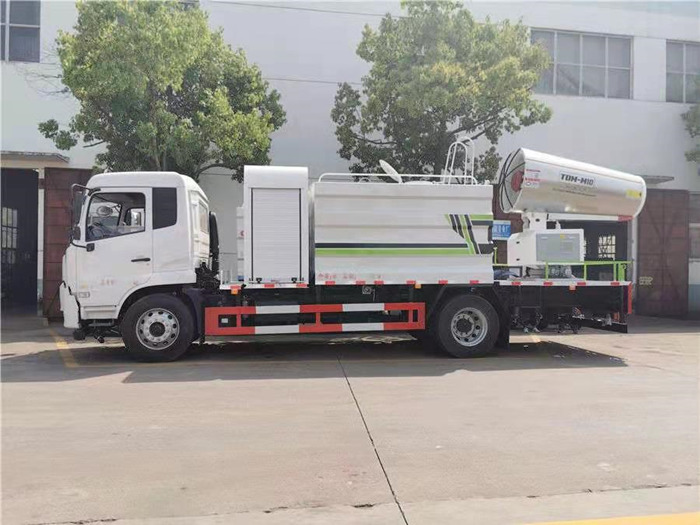 东风天锦多功能抑尘车
