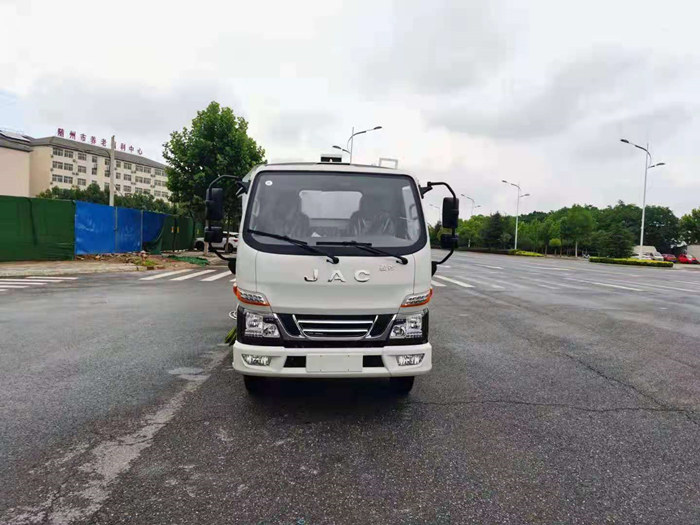 江淮5.5方扫路车