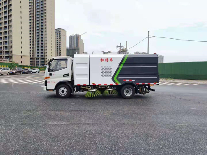 江淮5.5方扫路车