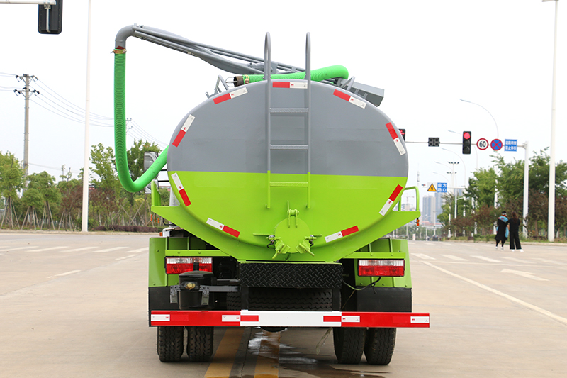 东风大福瑞卡9方吸粪车