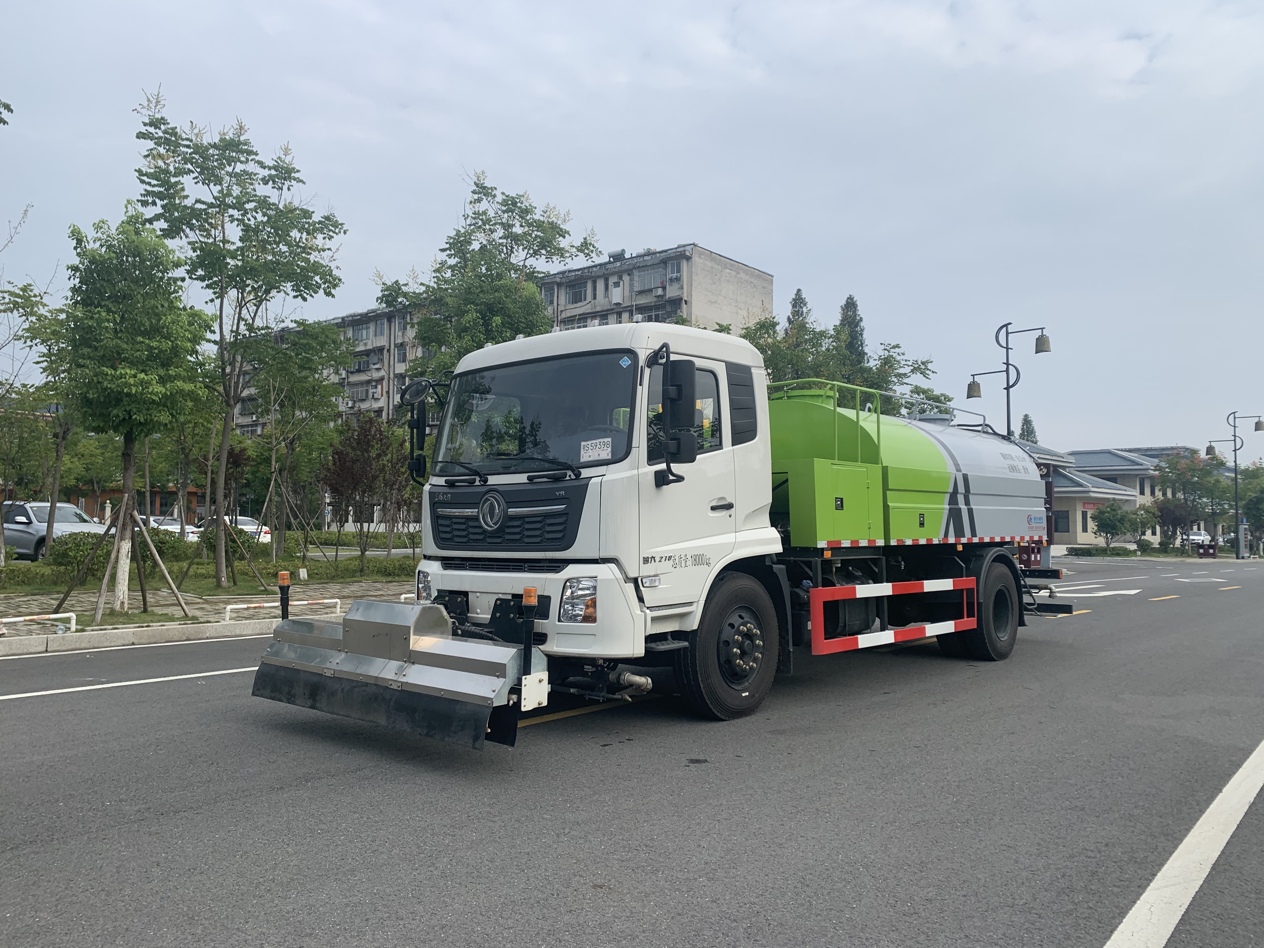东风天锦国六路面清洗车