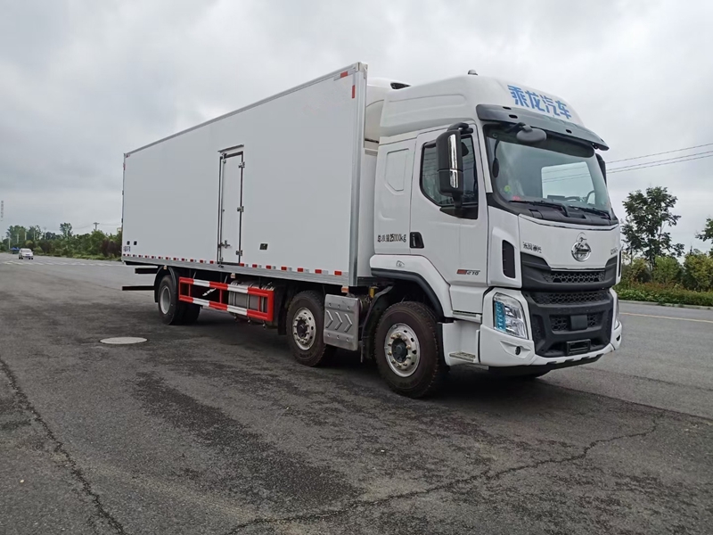 9.6米柳汽乘龙小三轴冷藏车