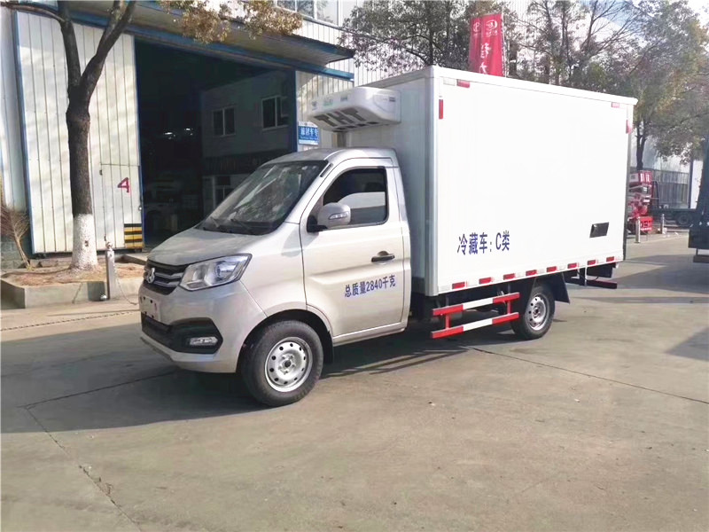 3米长安跨越王冷藏车