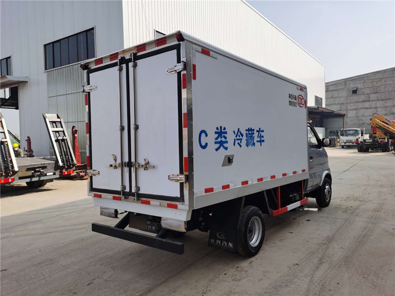 3.3米长安神琪冷藏车