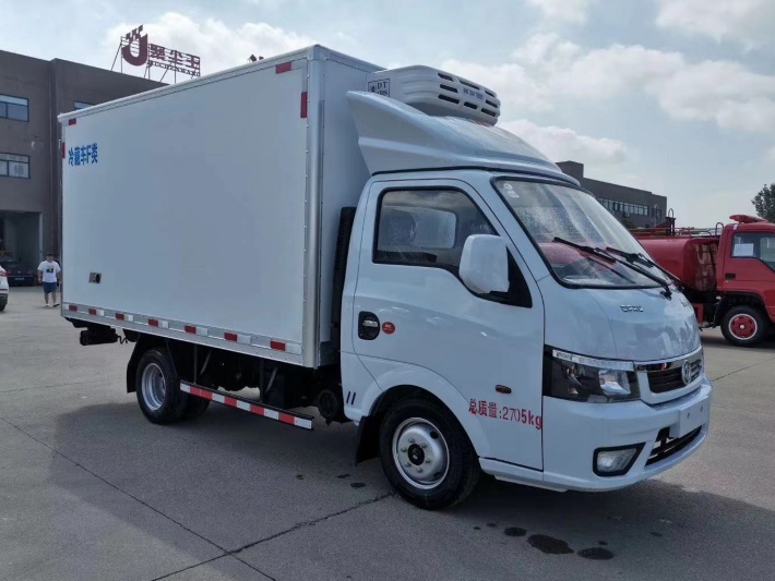 3.5米东风途逸冷藏车