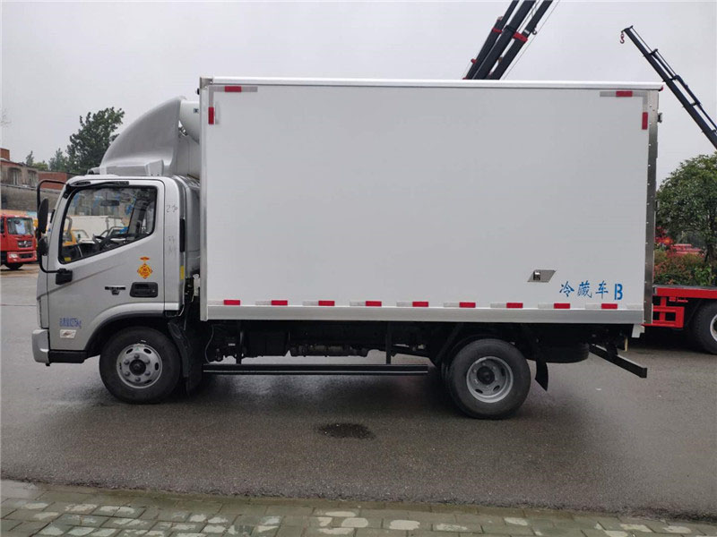 福田欧马可冷藏车156马力肉钩