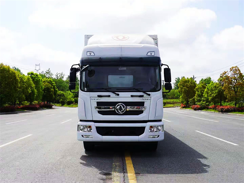 6.8米东风多利卡冷藏车