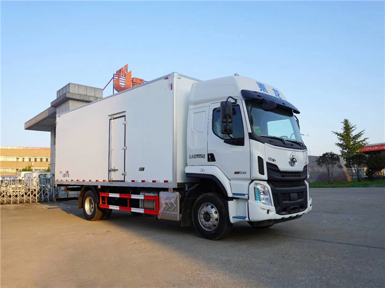 6.8米柳汽乘龙冷藏车