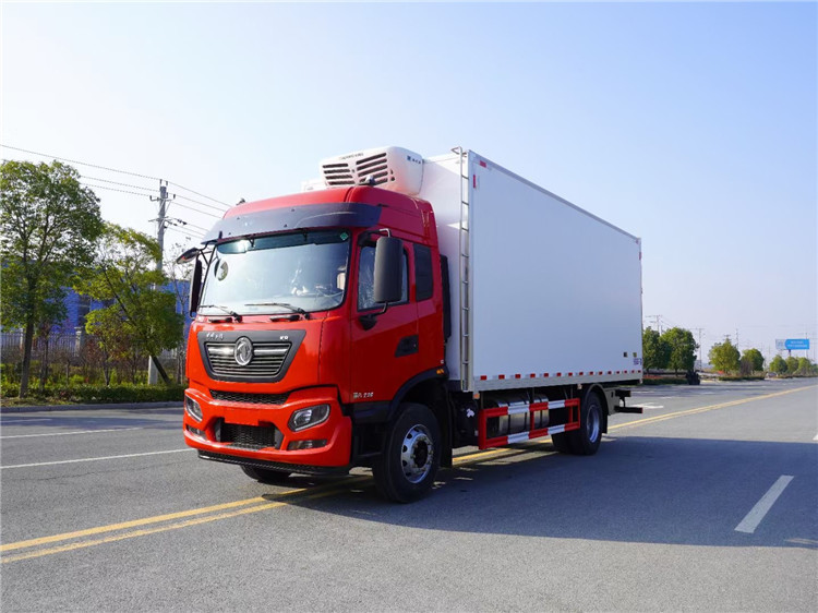 6.8米东风天锦KR冷藏车