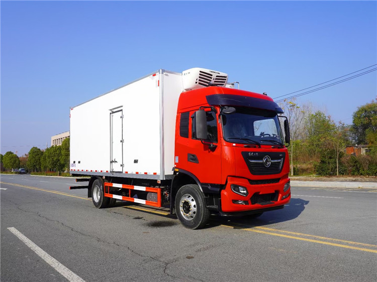 6.8米东风天锦KR冷藏车