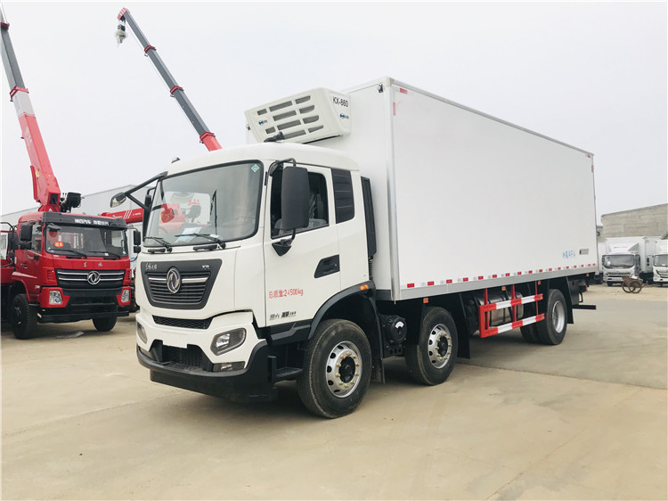 7.7米东风天锦小三轴冷藏车