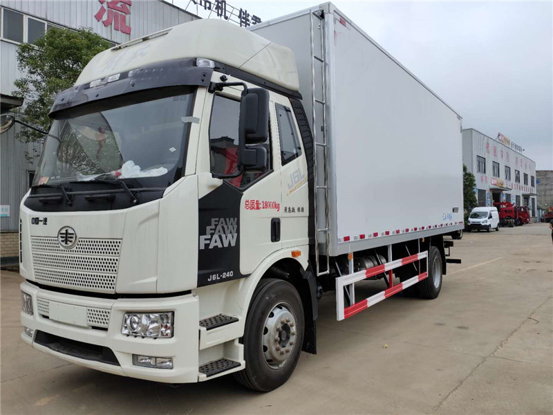  6.8米解放J6L冷藏车