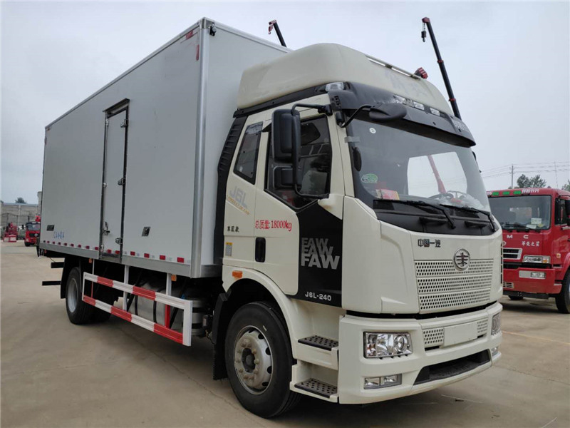  6.8米解放J6L冷藏车